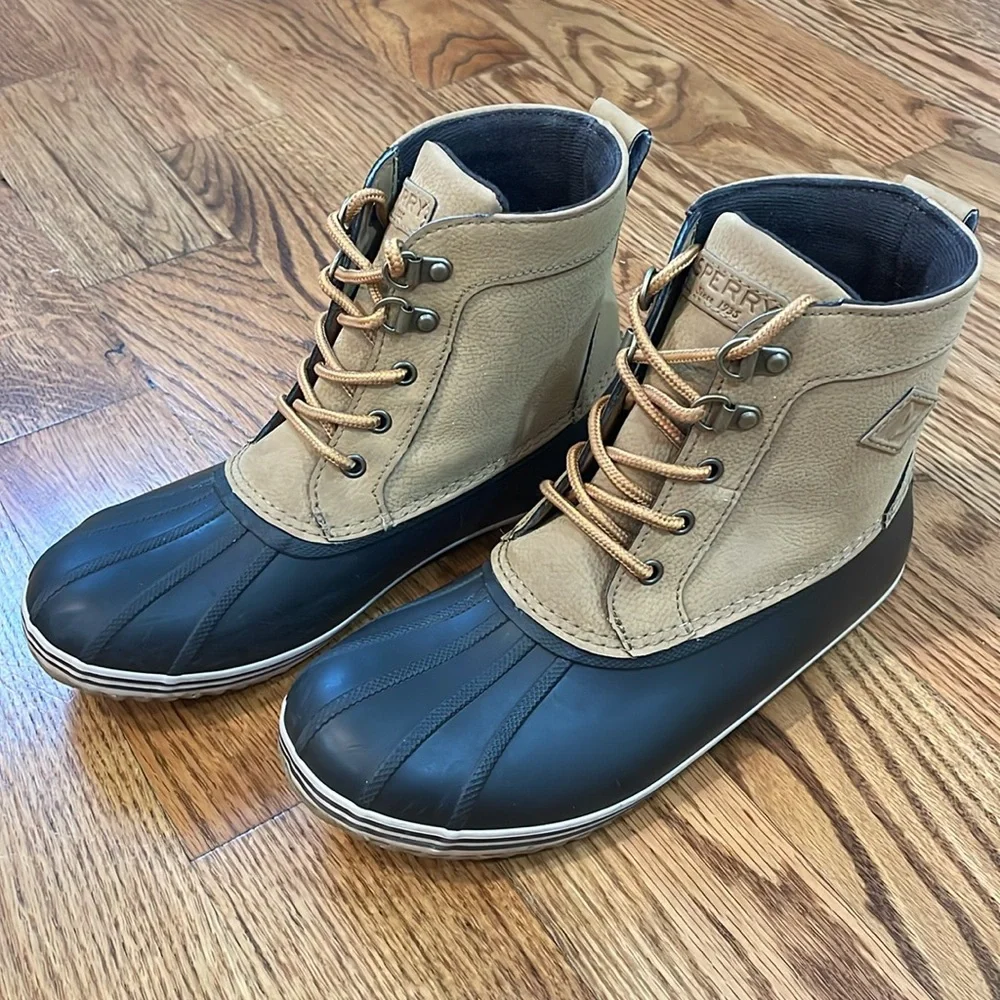 Boy’s Sperry Bowline Storm Boots. Size 5. Excellent to Like New Condition.
